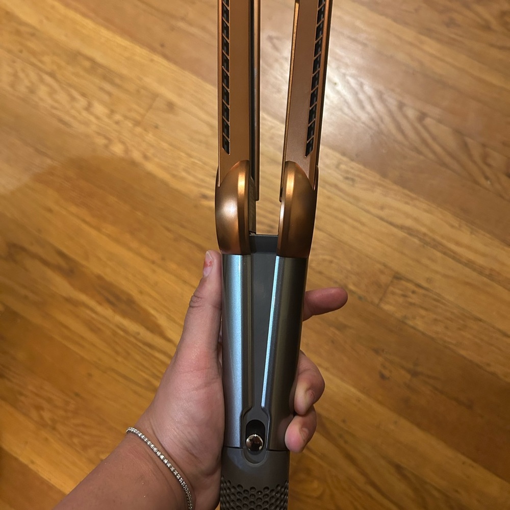 Dyson airstrait Hair Styling Tool